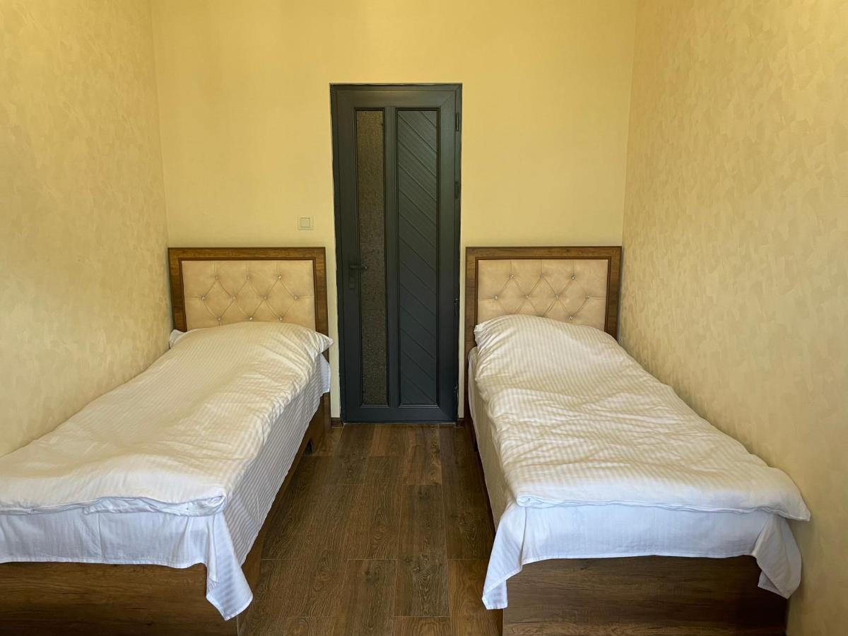 Yolyans Hotel Goris Exterior photo